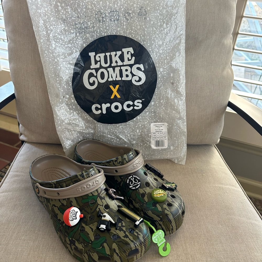 NWT Luke Combs X Crocs